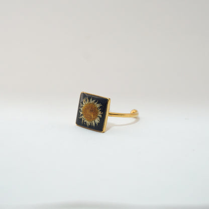 Anillo ajustable margarita fondo negro