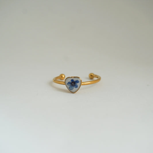 Anillo ajustable nomeolvides fondo blanco