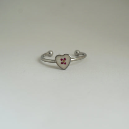 Anillo ajustable panalillo fucsia fondo blanco