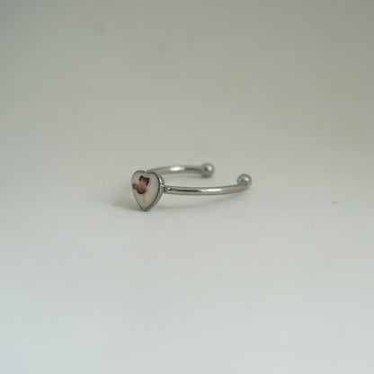 Anillo ajustable panalillo morado fondo blanco