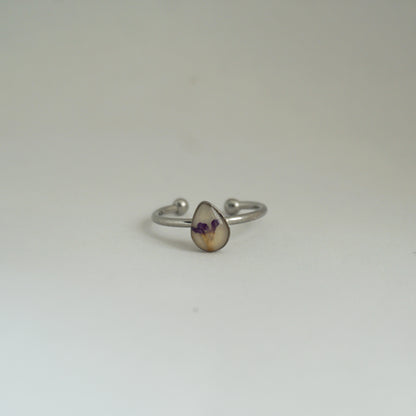 Anillo ajustable trueno de venus fondo blanco