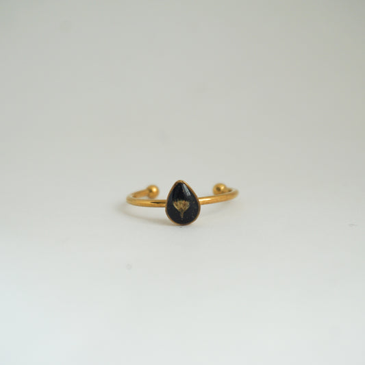 Anillo ajustable flor silvestre fondo negro