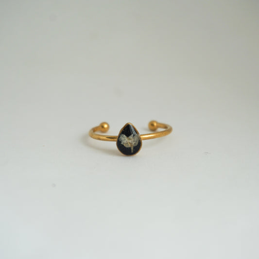 Anillo ajustable panalillo blanco fondo negro