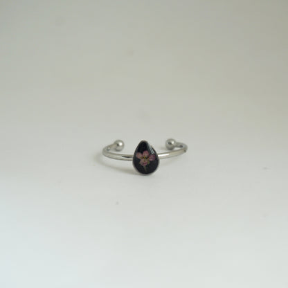 Anillo ajustable panalillo rosa fondo negro
