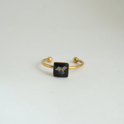 Anillo ajustable panalillo blanco fondo negro