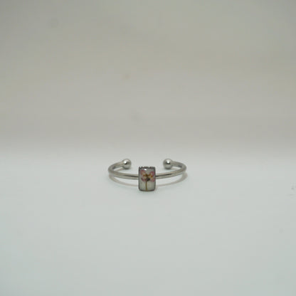 Anillo ajustable panalillo rosa fondo blanco