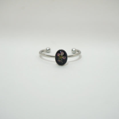 Anillo ajustable panalillo rosa fondo negro