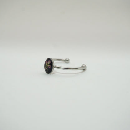 Anillo ajustable panalillo rosa fondo negro
