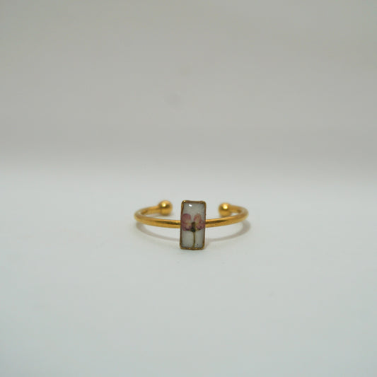 Anillo ajustable panalillo rosa fondo blanco