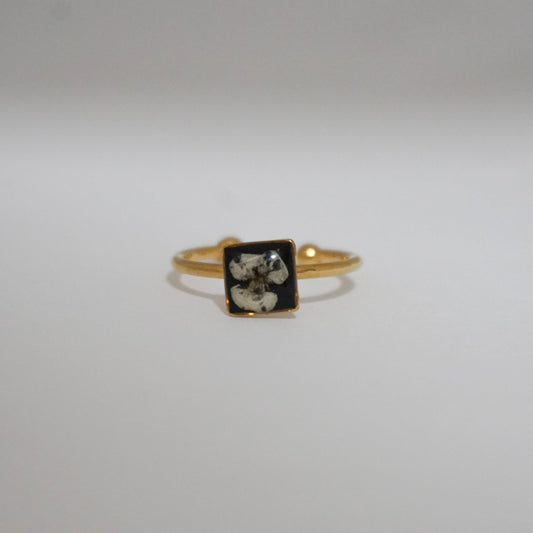 Anillo ajustable panalillo blanco fondo negro