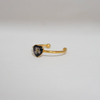 Anillo ajustable panalillo lila fondo negro