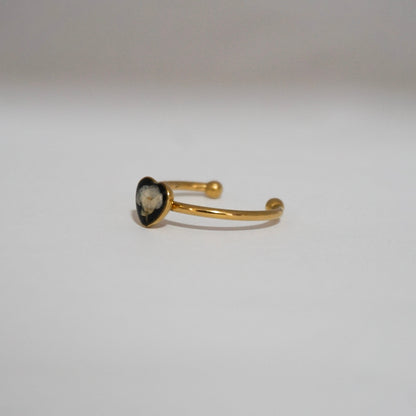 Anillo ajustable panalillo blanco fondo negro