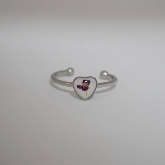 Anillo ajustable panalillo morado fondo blanco