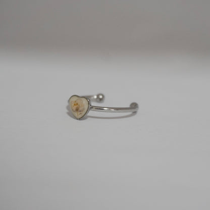Anillo ajustable panalillo lila fondo blanco