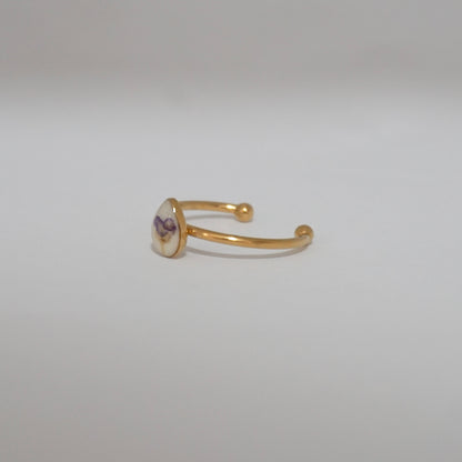 Anillo ajustable panalillo lila fondo blanco