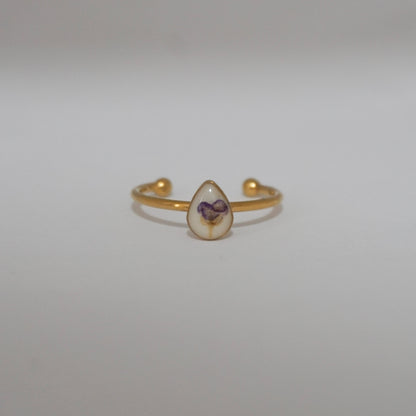 Anillo ajustable panalillo lila fondo blanco