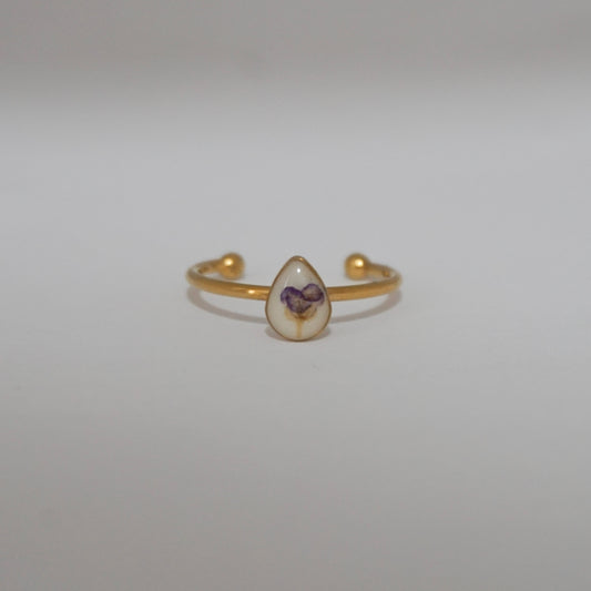 Anillo ajustable panalillo lila fondo blanco