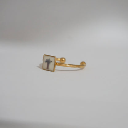 Anillo ajustable verbena fondo blanco