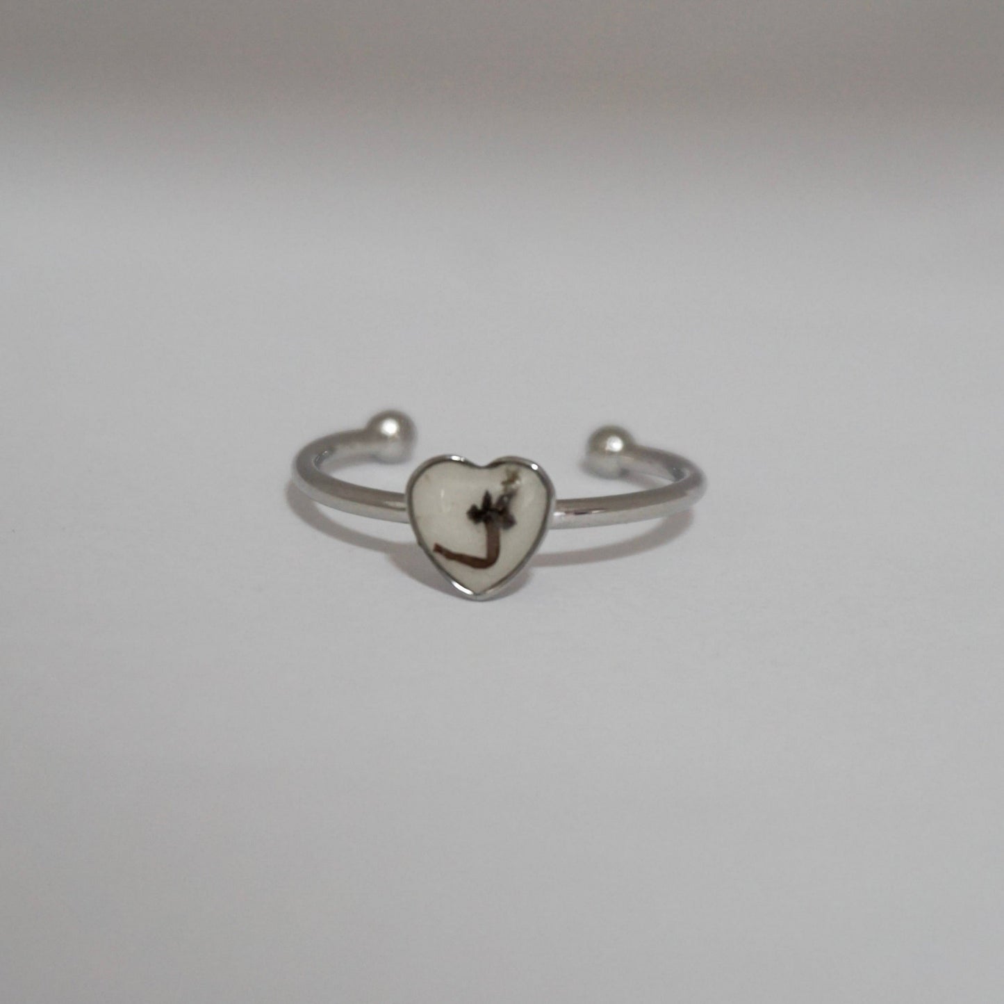 Anillo ajustable verbena fondo blanco
