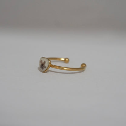 Anillo ajustable verbena fondo blanco